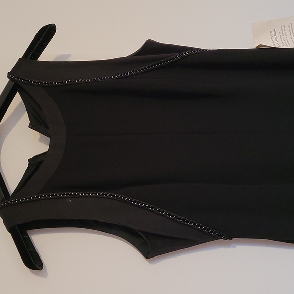 Black gown - Picture 2 of 5